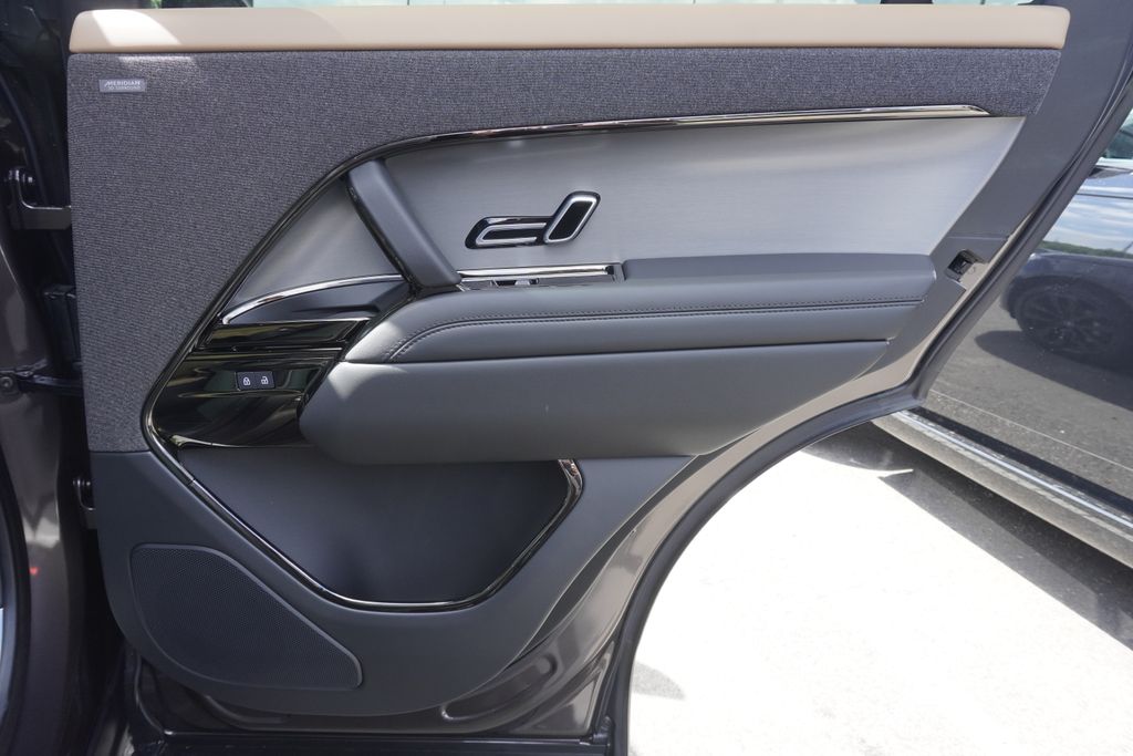 2025 Land Rover Range Rover Sport SE photo 24