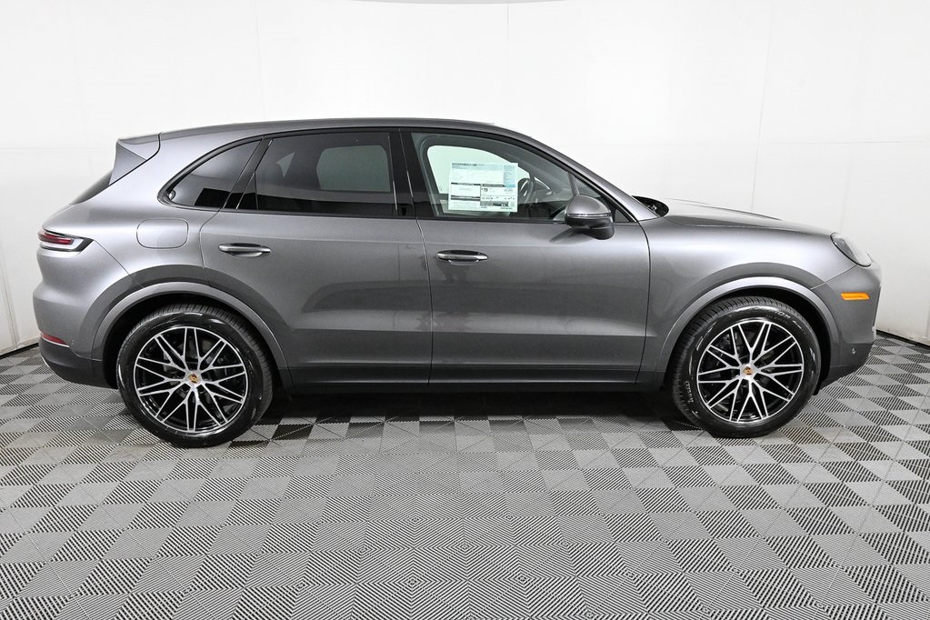 2025 Porsche Cayenne photo 28