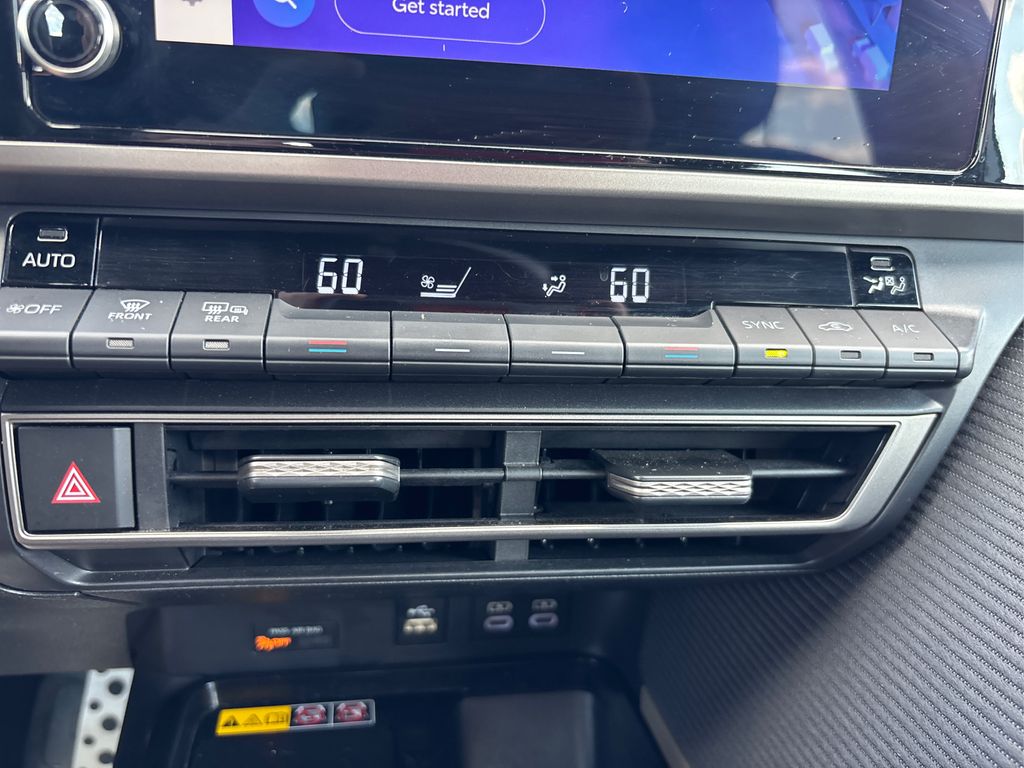2025 Toyota Camry SE photo 23