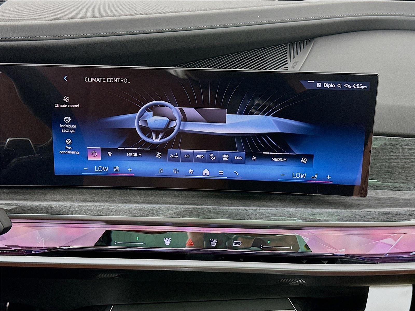 2026 Bmw 750e photo 15