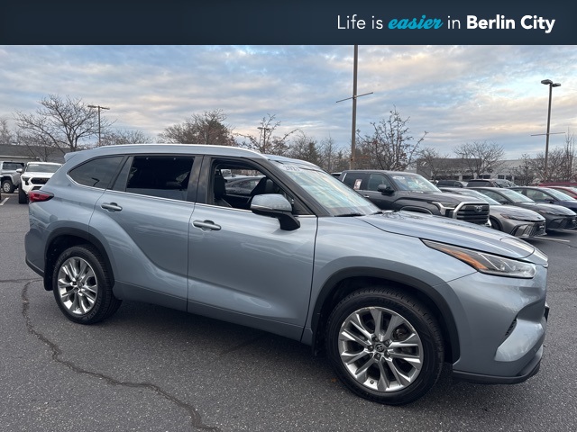 2023 Toyota Highlander Limited's photo