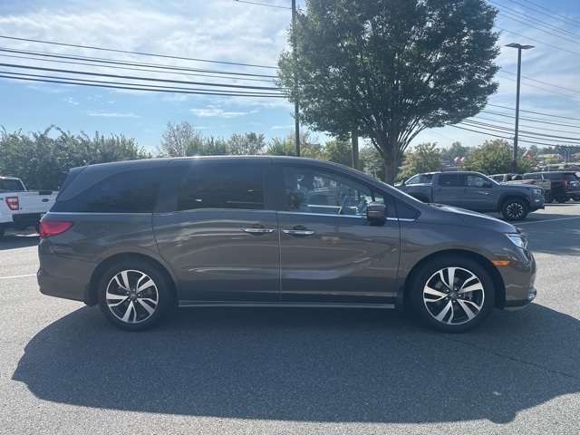 2023 Honda Odyssey Touring photo 4