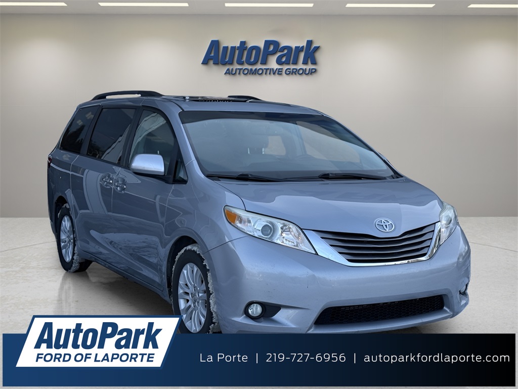 2015 Toyota Sienna XLE Premium's photo