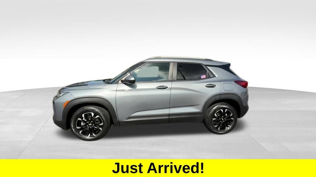 2022 Chevrolet Trailblazer LT photo 2