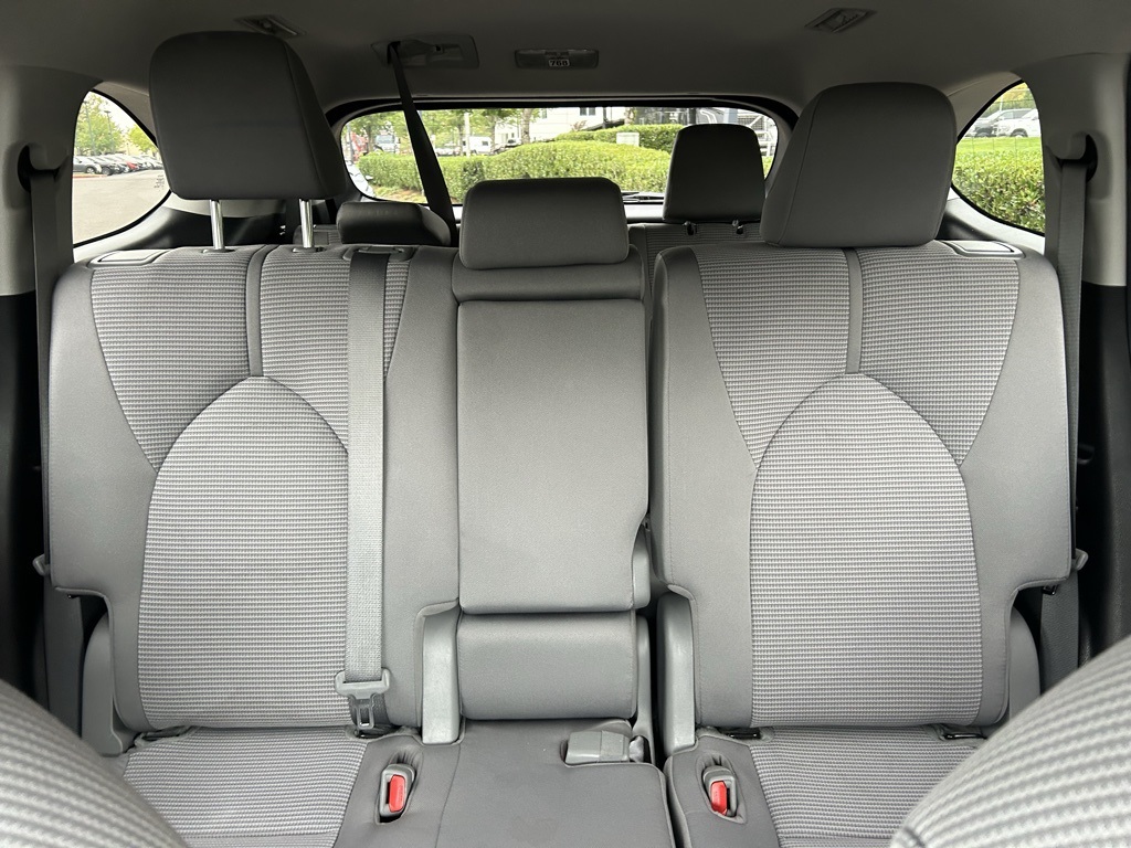 2023 Toyota Highlander Hybrid LE photo 14