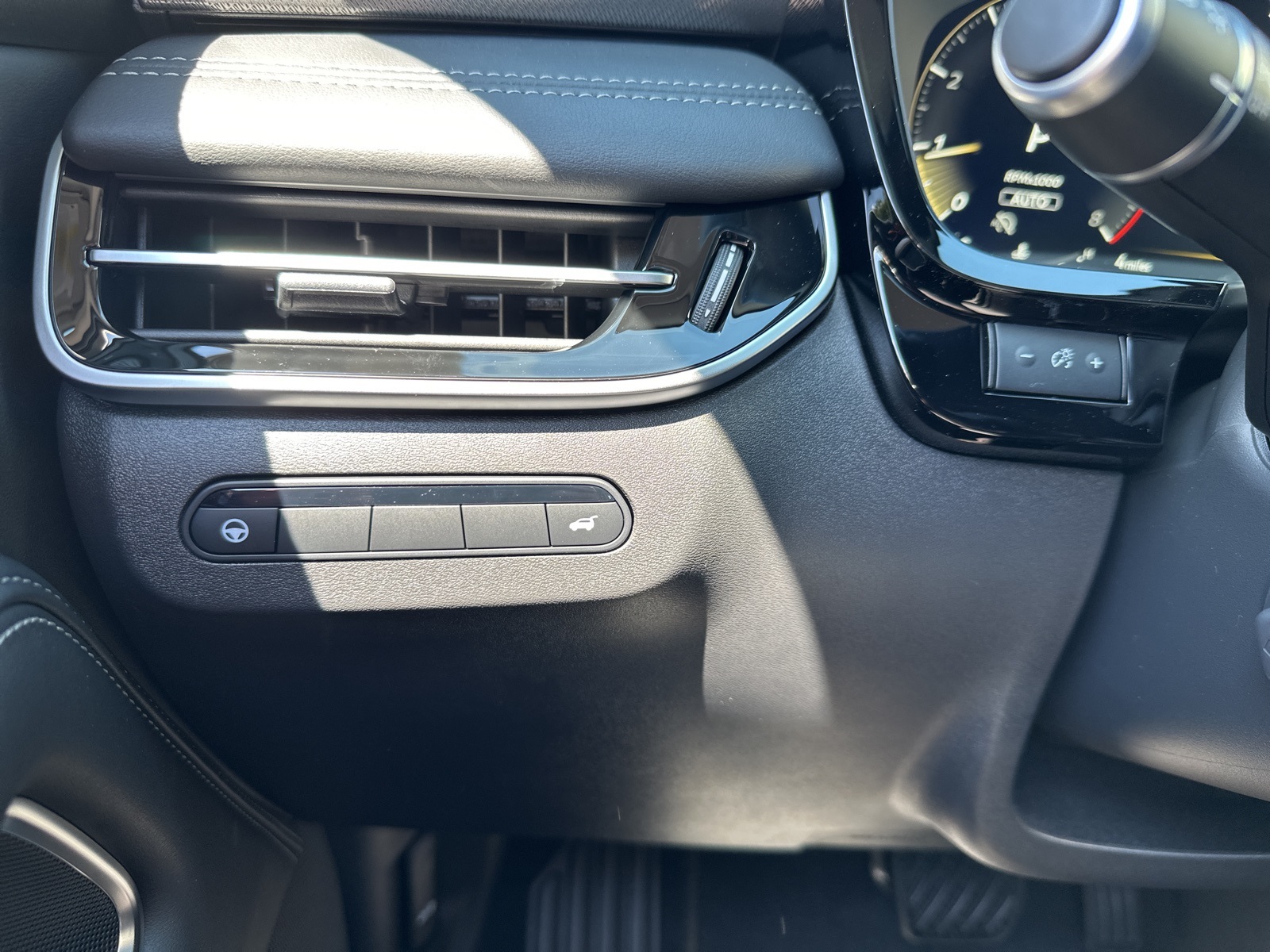 2026 Infiniti QX60 Luxe AWD photo 14