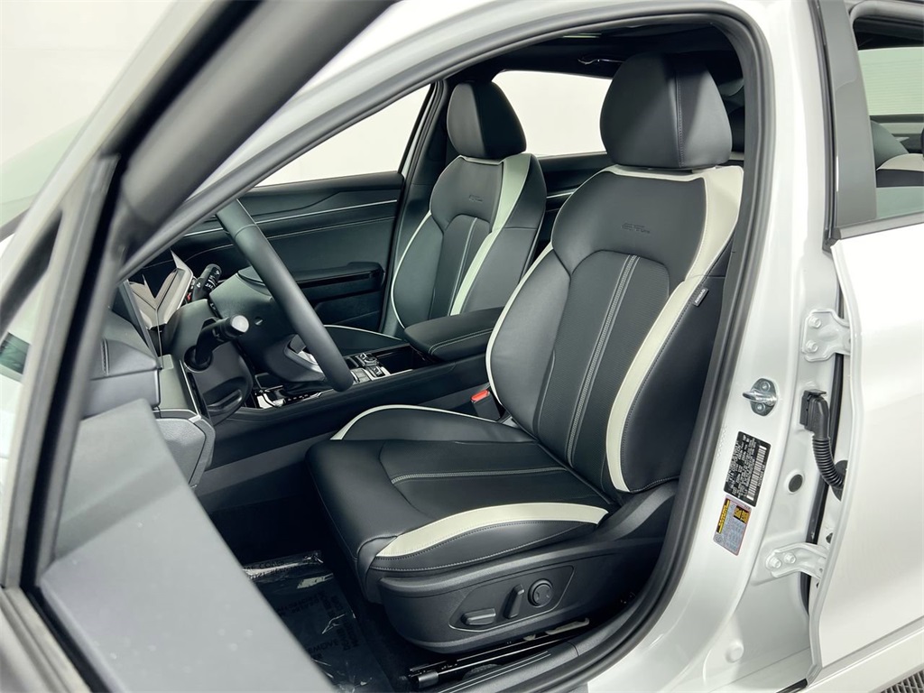 2025 Kia K5 GT-Line photo 12