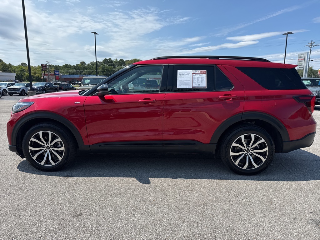 2025 Ford Explorer ST-Line photo 2