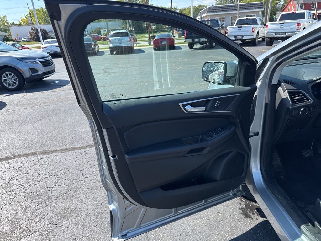 2022 Ford Edge SEL photo 8