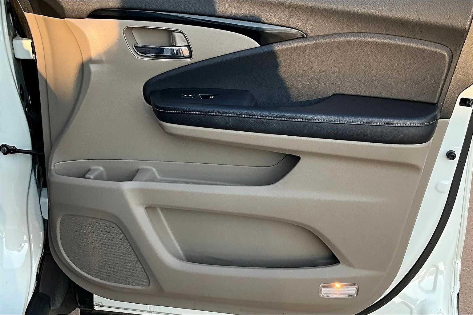 2019 Honda Ridgeline RTL-E photo 19