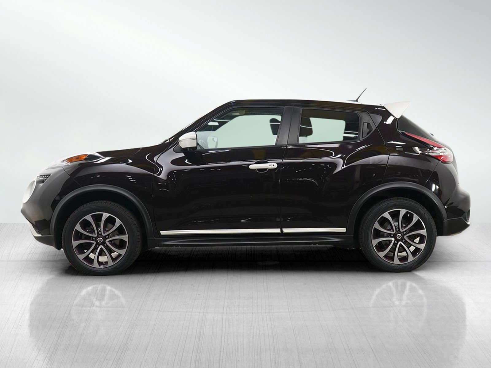 Used 2015 Nissan JUKE SL with VIN JN8AF5MV8FT557658 for sale in Minneapolis, Minnesota