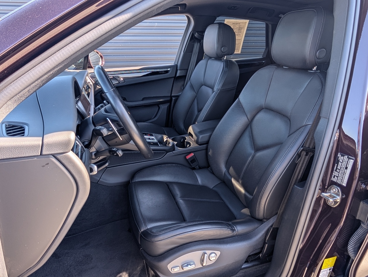 2024 Porsche Macan T photo 3