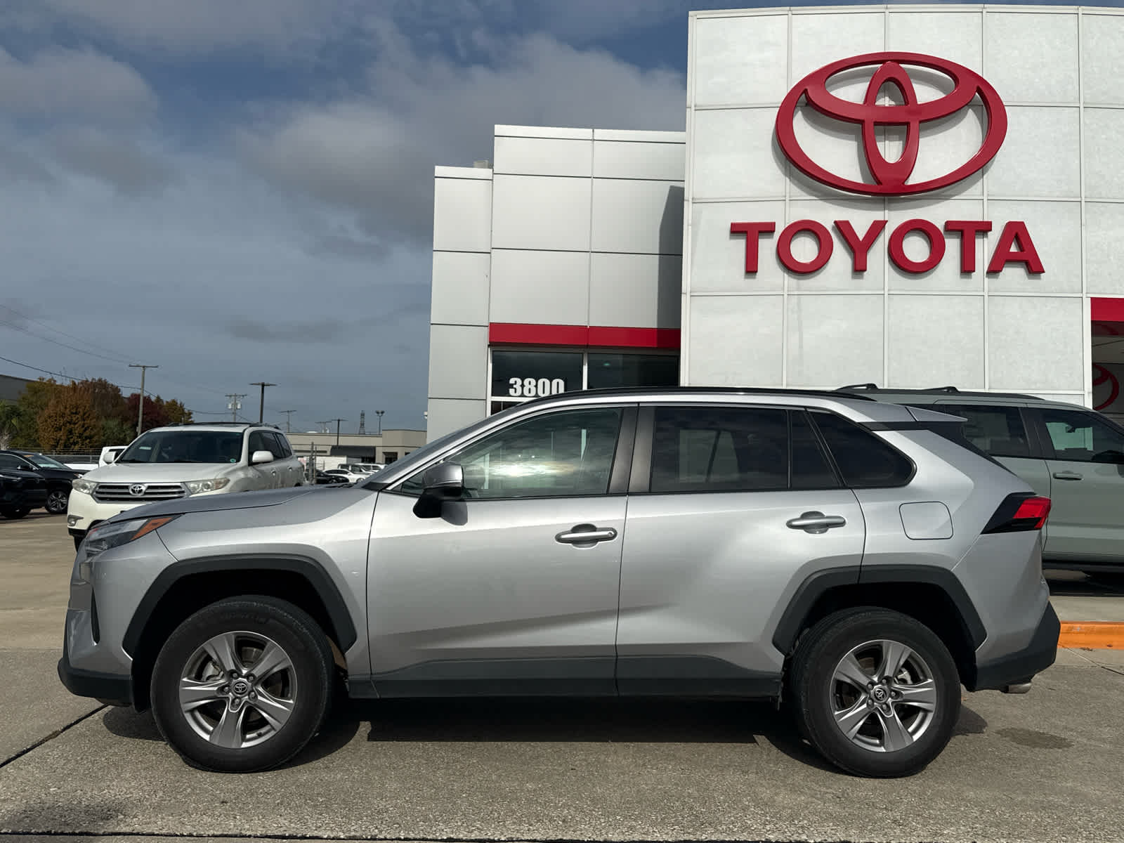 Used 2024 Toyota RAV4 XLE with VIN 2T3W1RFV8RW334106 for sale in Northfield, Minnesota