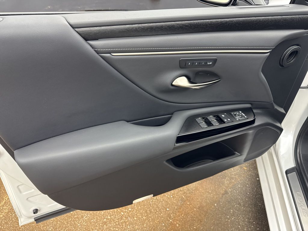 2023 Lexus ES 350 photo 10