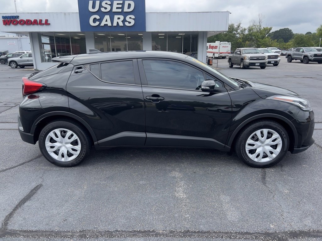 2020 Toyota C-HR LE photo 8