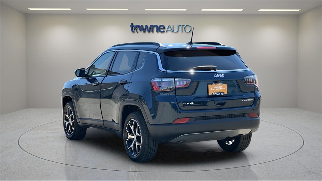 2024 Jeep Compass Limited photo 3