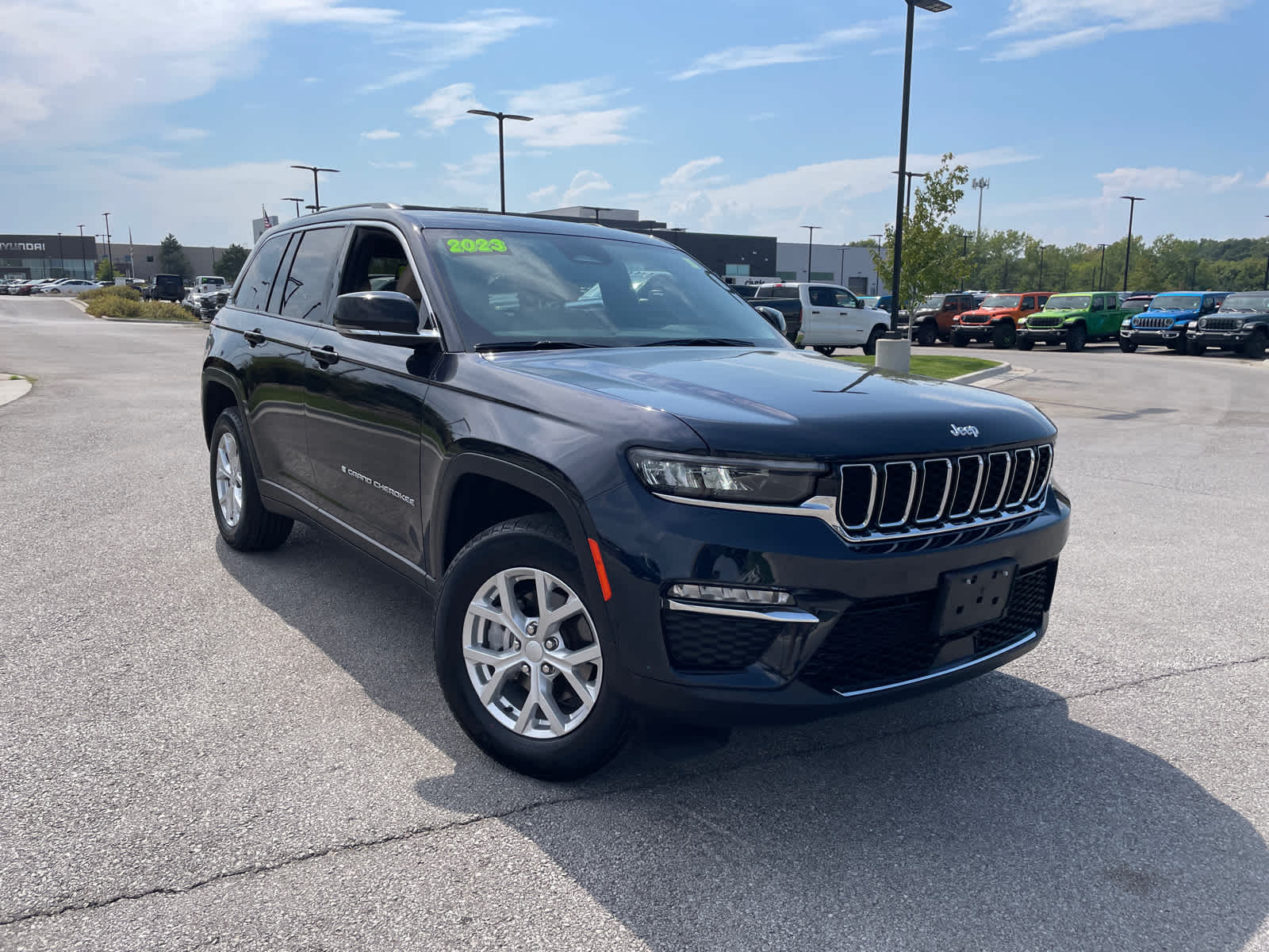2023 Jeep Grand Cherokee Limited photo 2