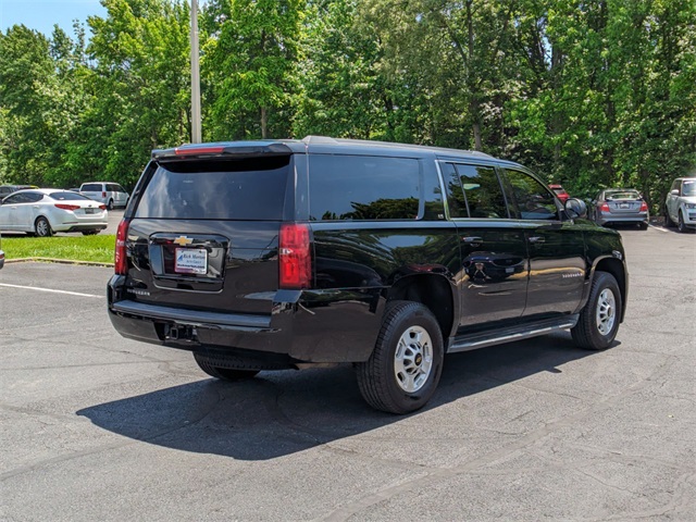 2016 Chevrolet Suburban LS photo 4