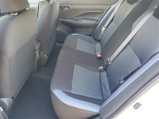 2025 Nissan Versa 1.6 SV photo 18