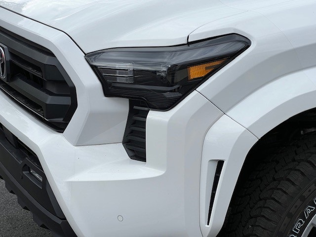 2024 Toyota Tacoma SR5 photo 10