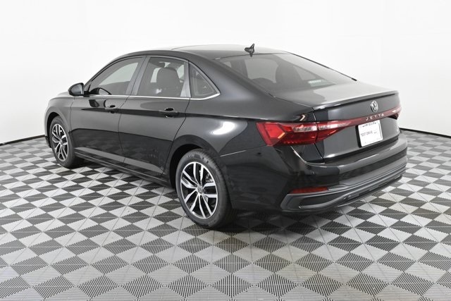 2025 Volkswagen Jetta 1.5T SE photo 3