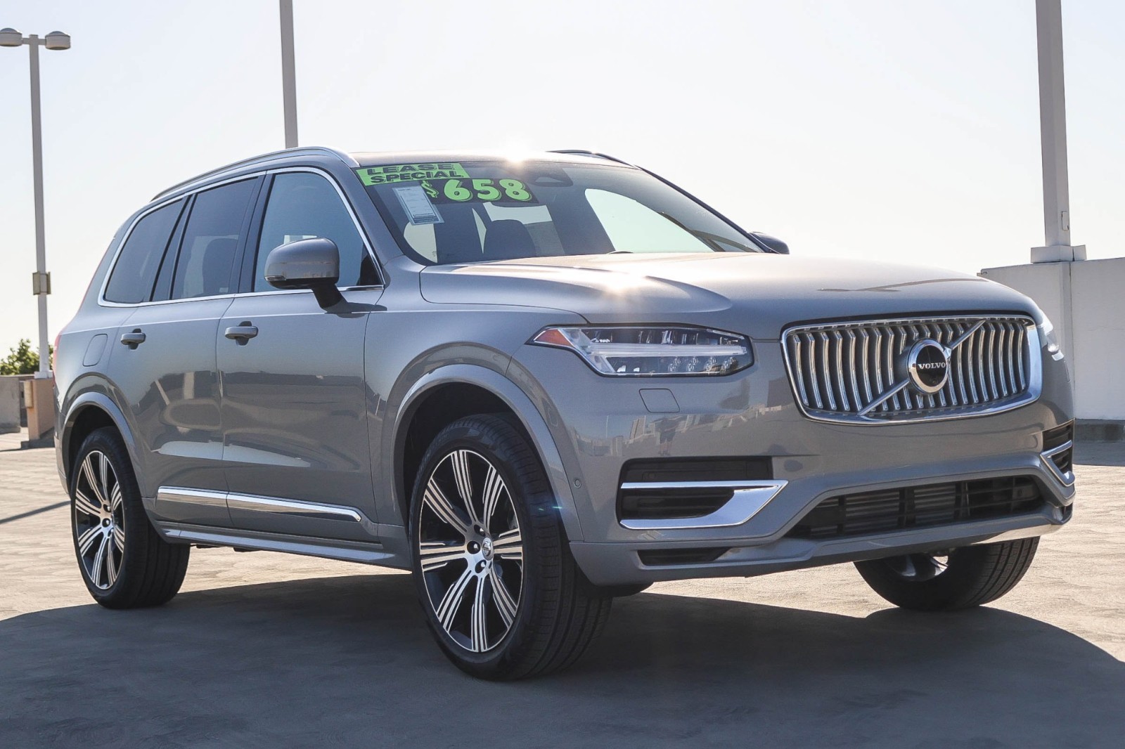 2025 Volvo XC90 T8 AWD Plus photo 3