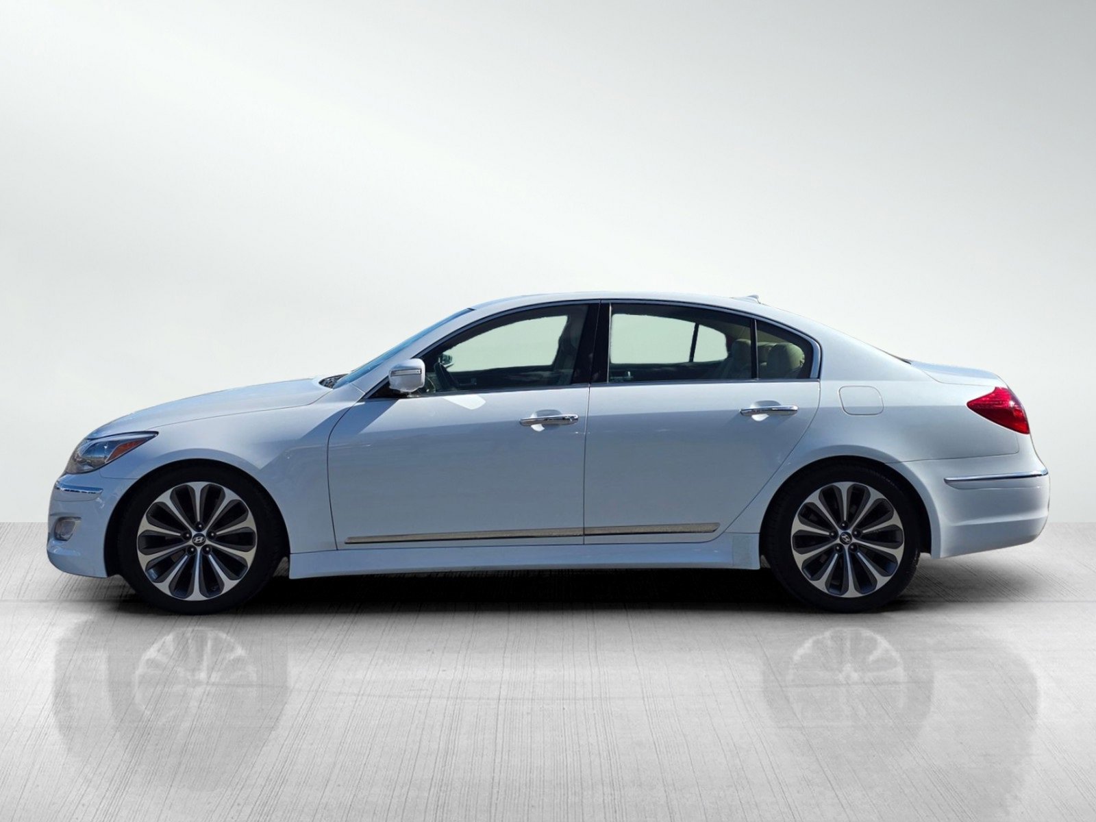 2013 Hyundai Genesis 5.0 R-Spec photo 4