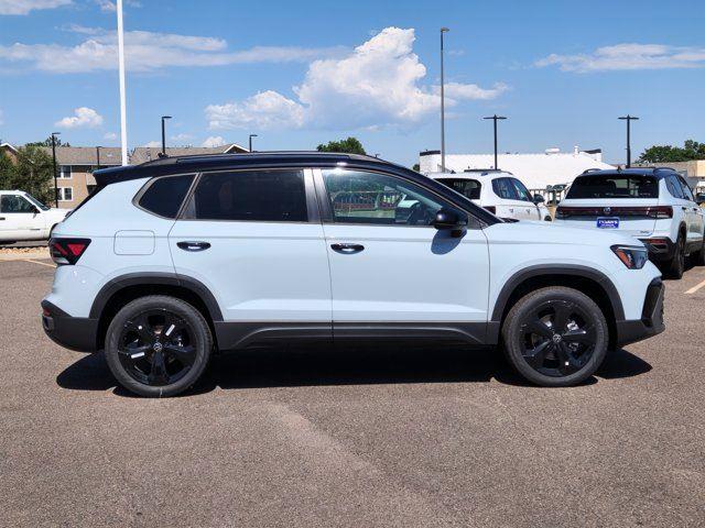 2025 Volkswagen Taos SE photo 2