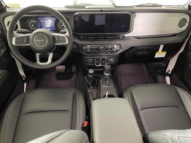 2025 Jeep Wrangler Sahara photo 35
