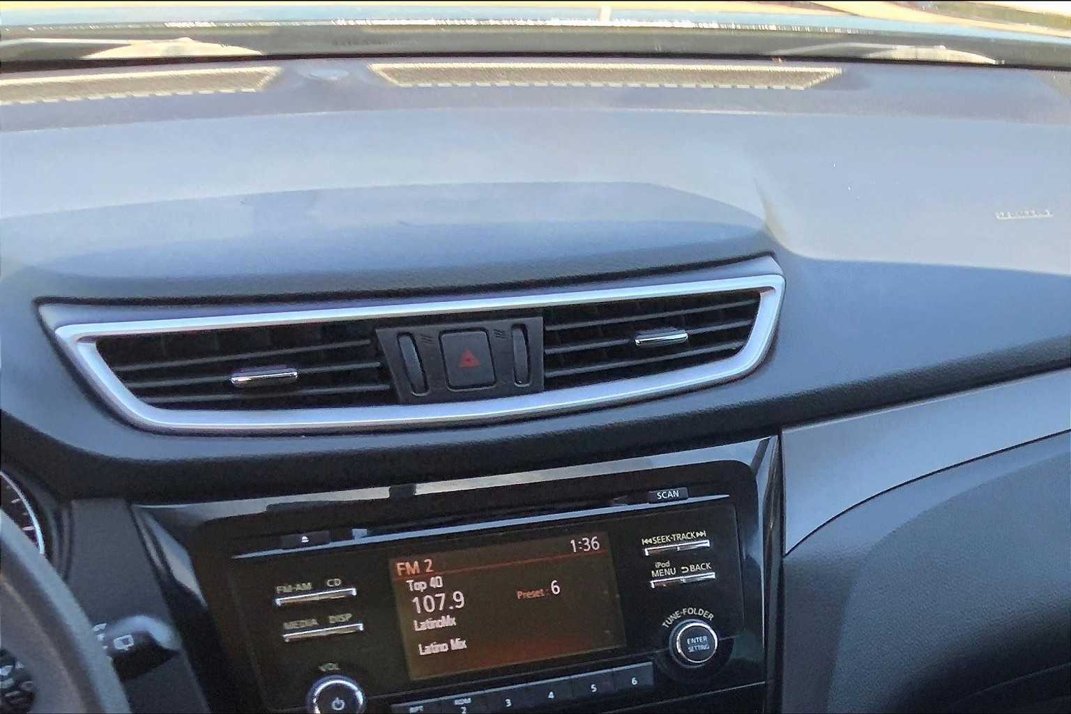 2014 Nissan Rogue S photo 6