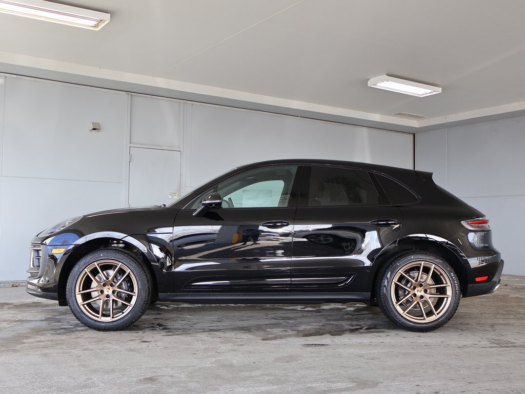 2025 Porsche Macan T photo 2