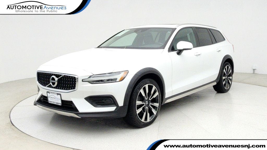 2020 Volvo V60 Cross Country Base's photo