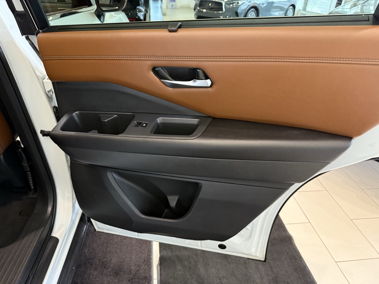 2023 Nissan Pathfinder Platinum photo 26
