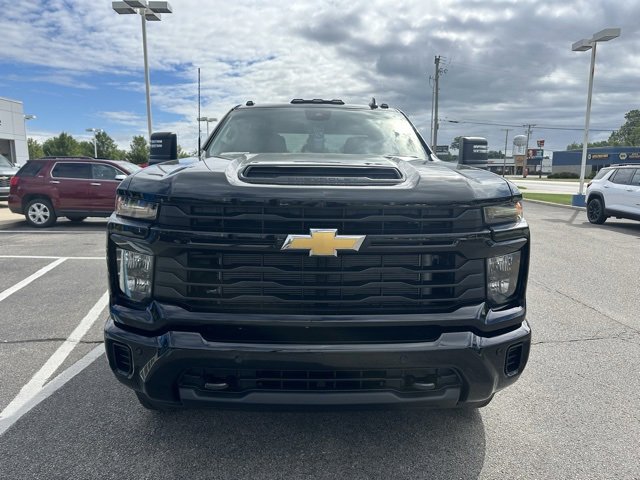 2026 Chevrolet Silverado 2500HD Custom photo 2