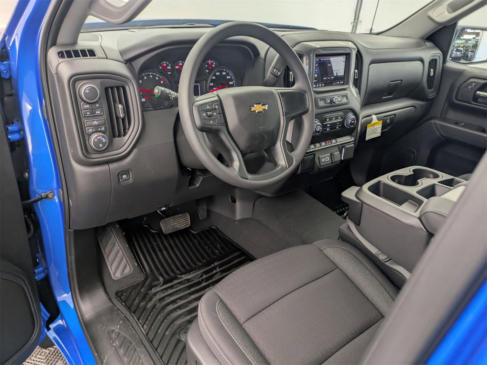 2025 Chevrolet Silverado 1500 Custom photo 2