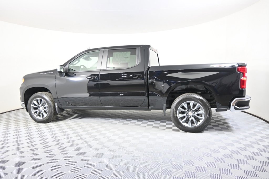 2025 Chevrolet Silverado 1500 LT photo 2