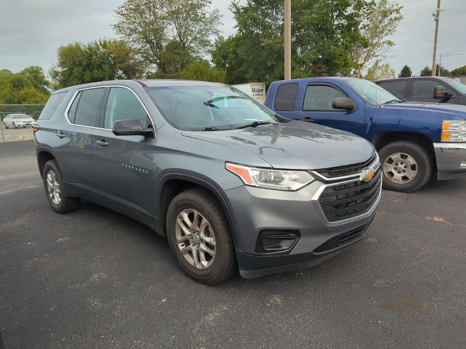 2020 Chevrolet Traverse LS photo 2