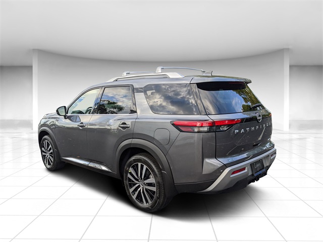 2025 Nissan Pathfinder Platinum photo 3