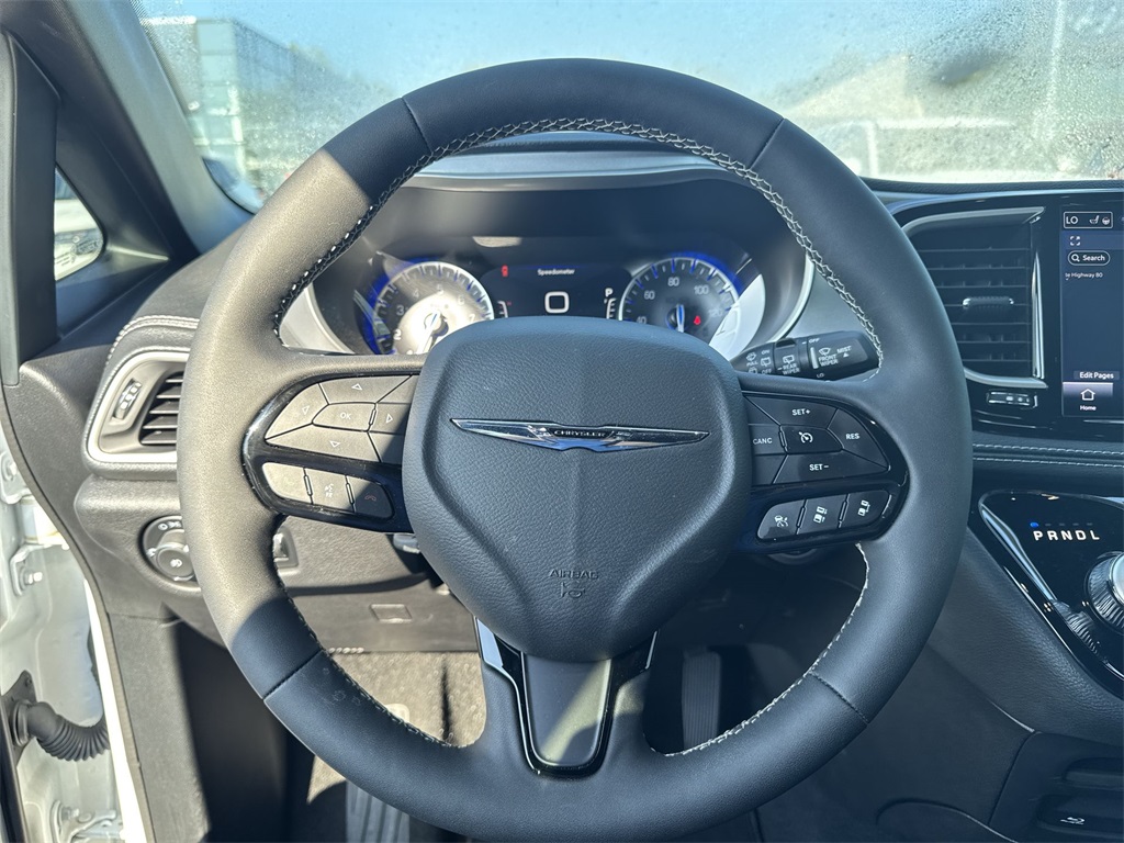 2024 Chrysler Pacifica Touring L photo 18