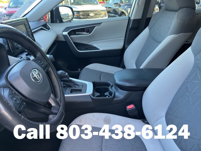 2021 Toyota RAV4 XLE photo 6