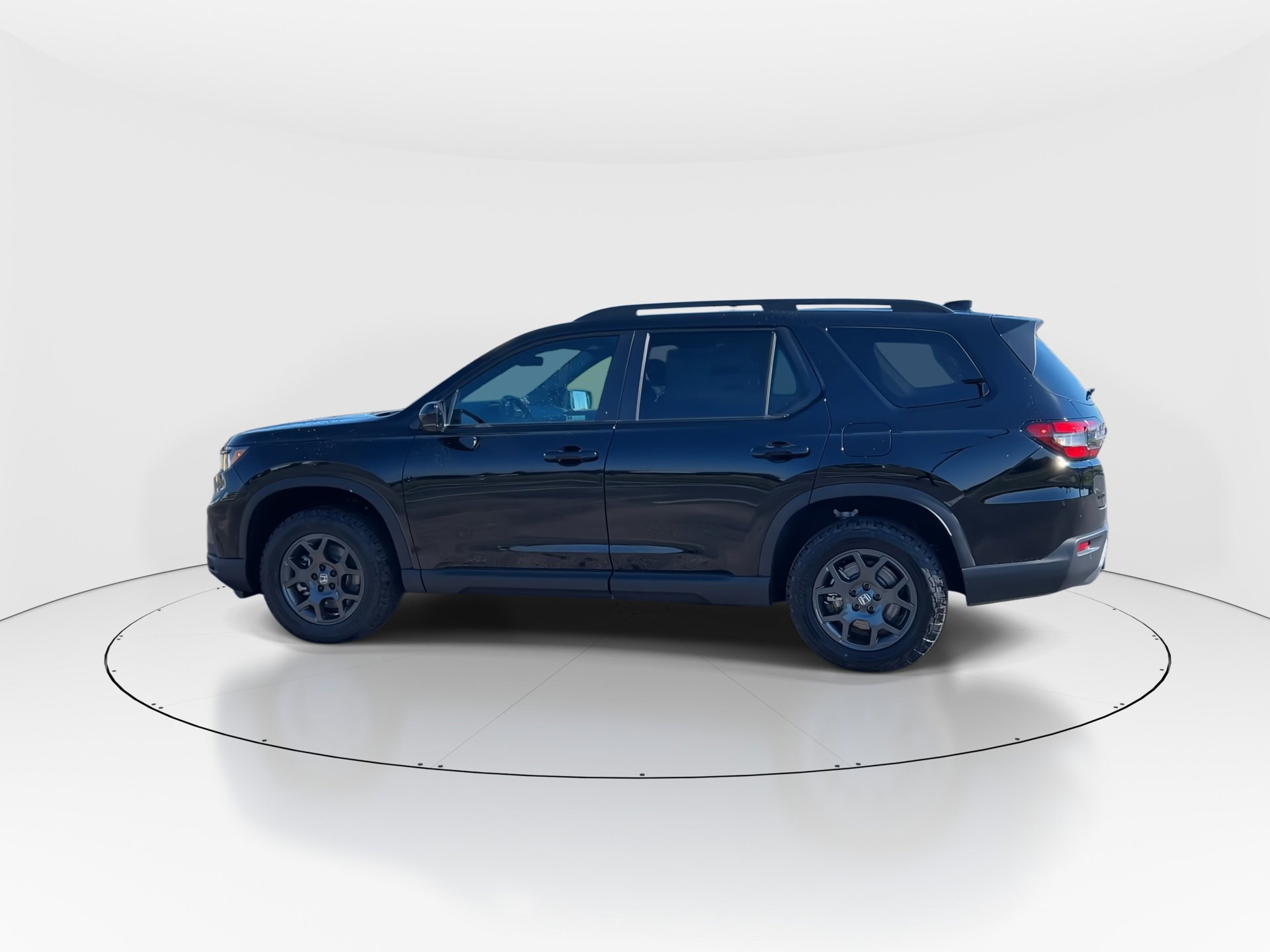 2025 Honda Pilot TrailSport photo 2