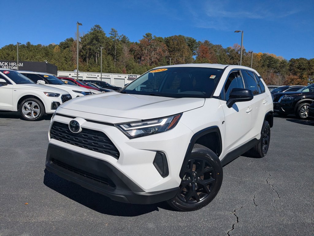 2024 Toyota RAV4 LE's photo