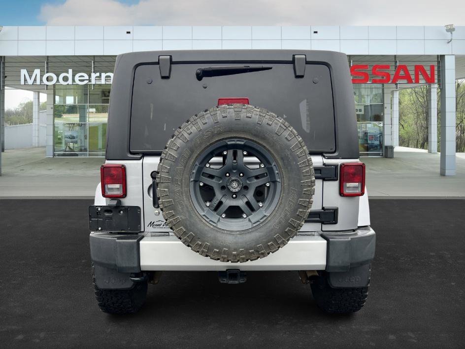 2014 Jeep Wrangler Unlimited Sahara photo 4