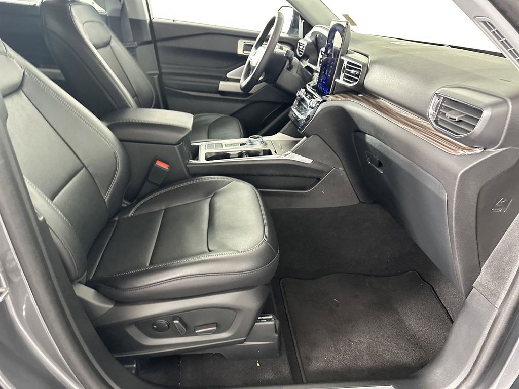 2024 Ford Explorer Limited photo 9
