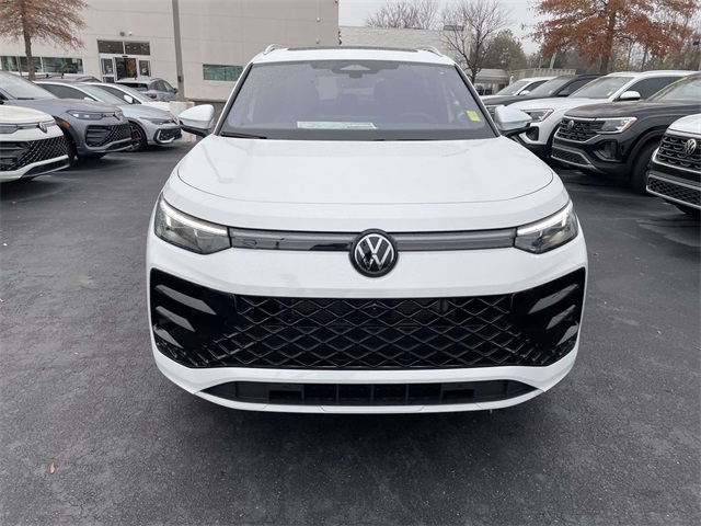 2026 Volkswagen Tiguan SEL R-Line photo 2