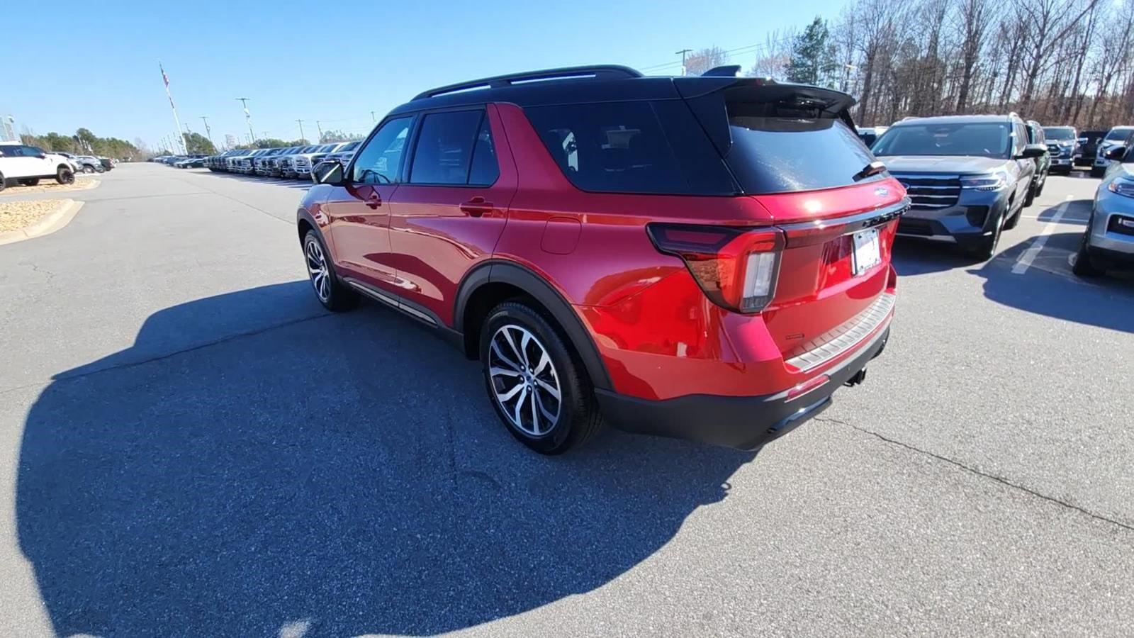 2025 Ford Explorer ST-Line photo 3