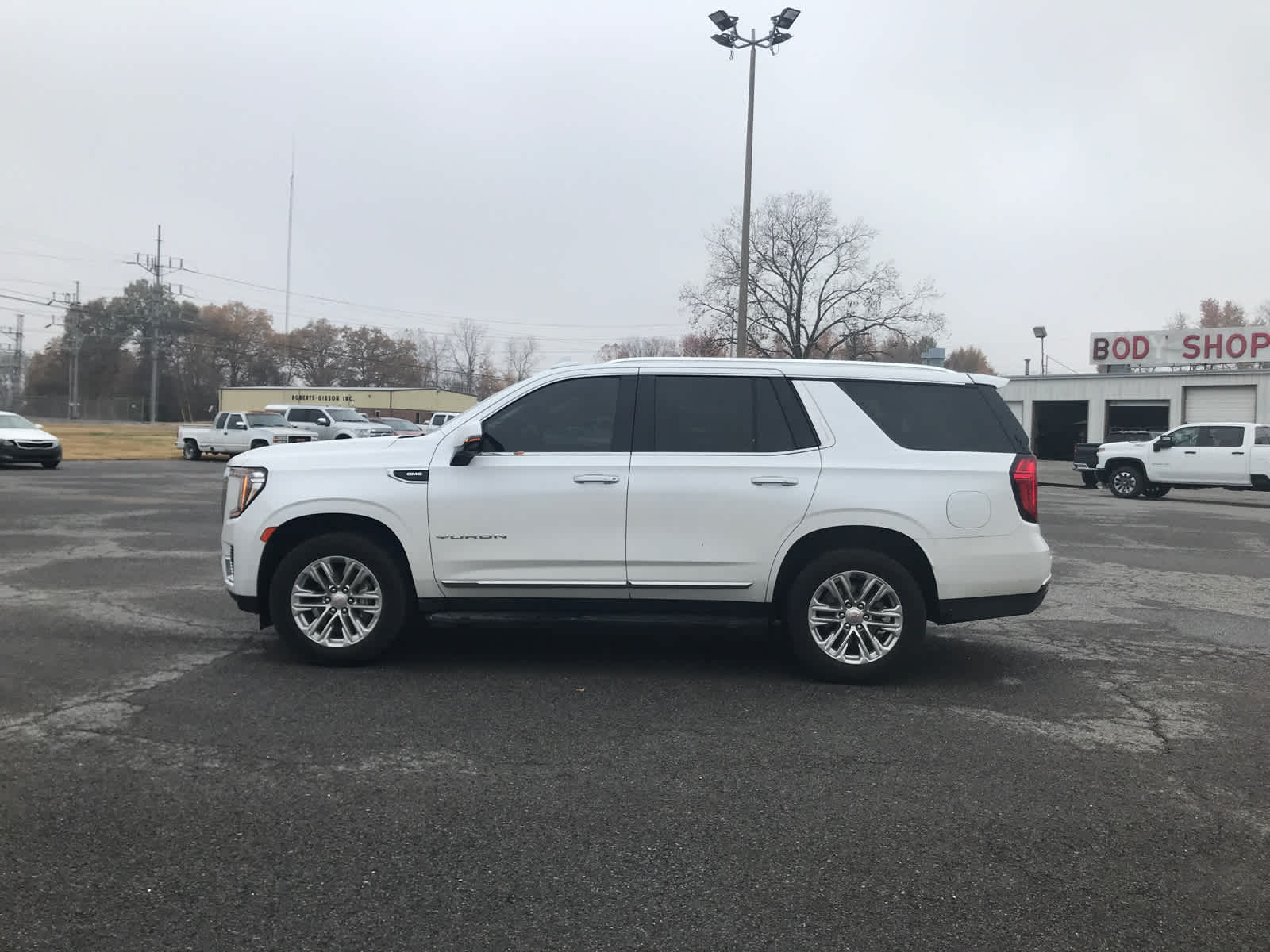 2023 Gmc Yukon SLT photo 2