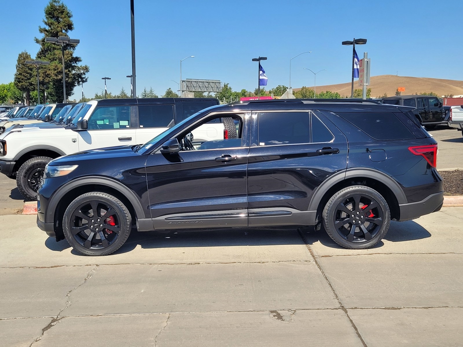 2020 Ford Explorer ST photo 3