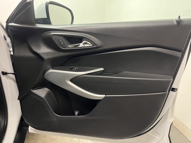2025 Chevrolet Trax LS photo 20