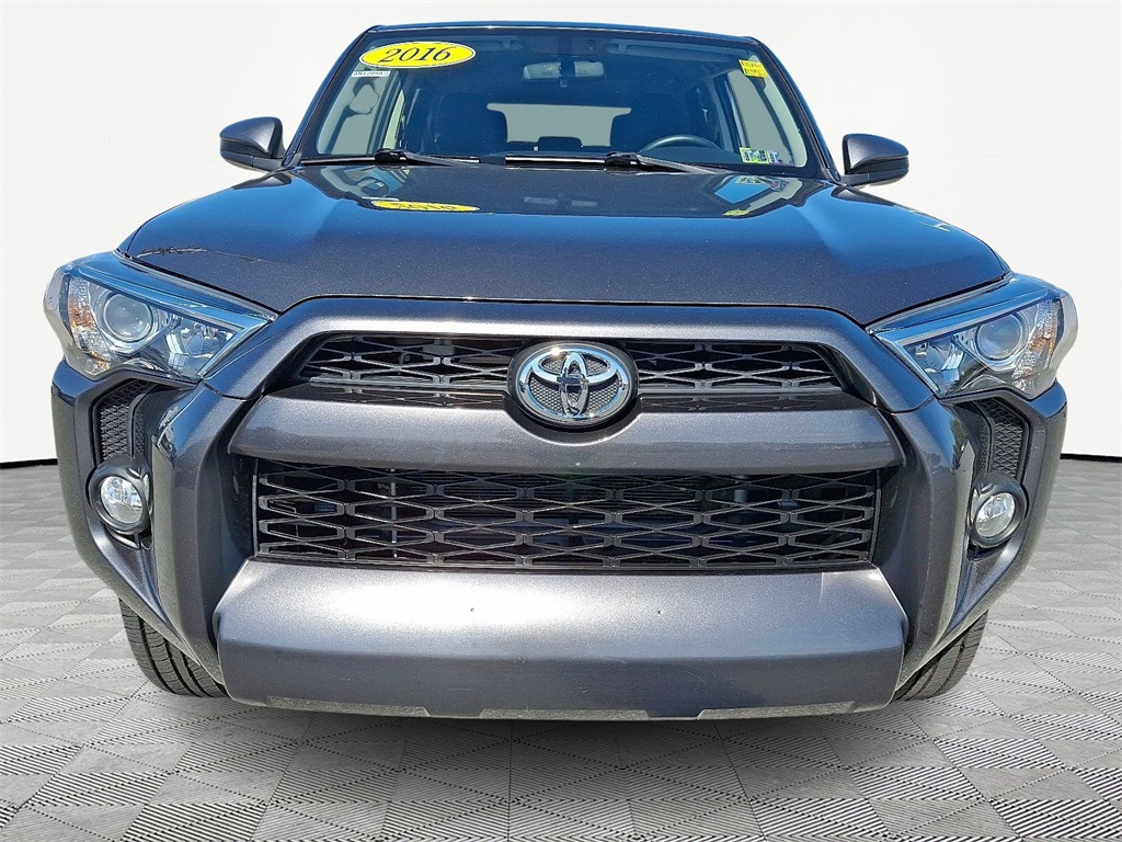 2016 Toyota 4Runner SR5 photo 2